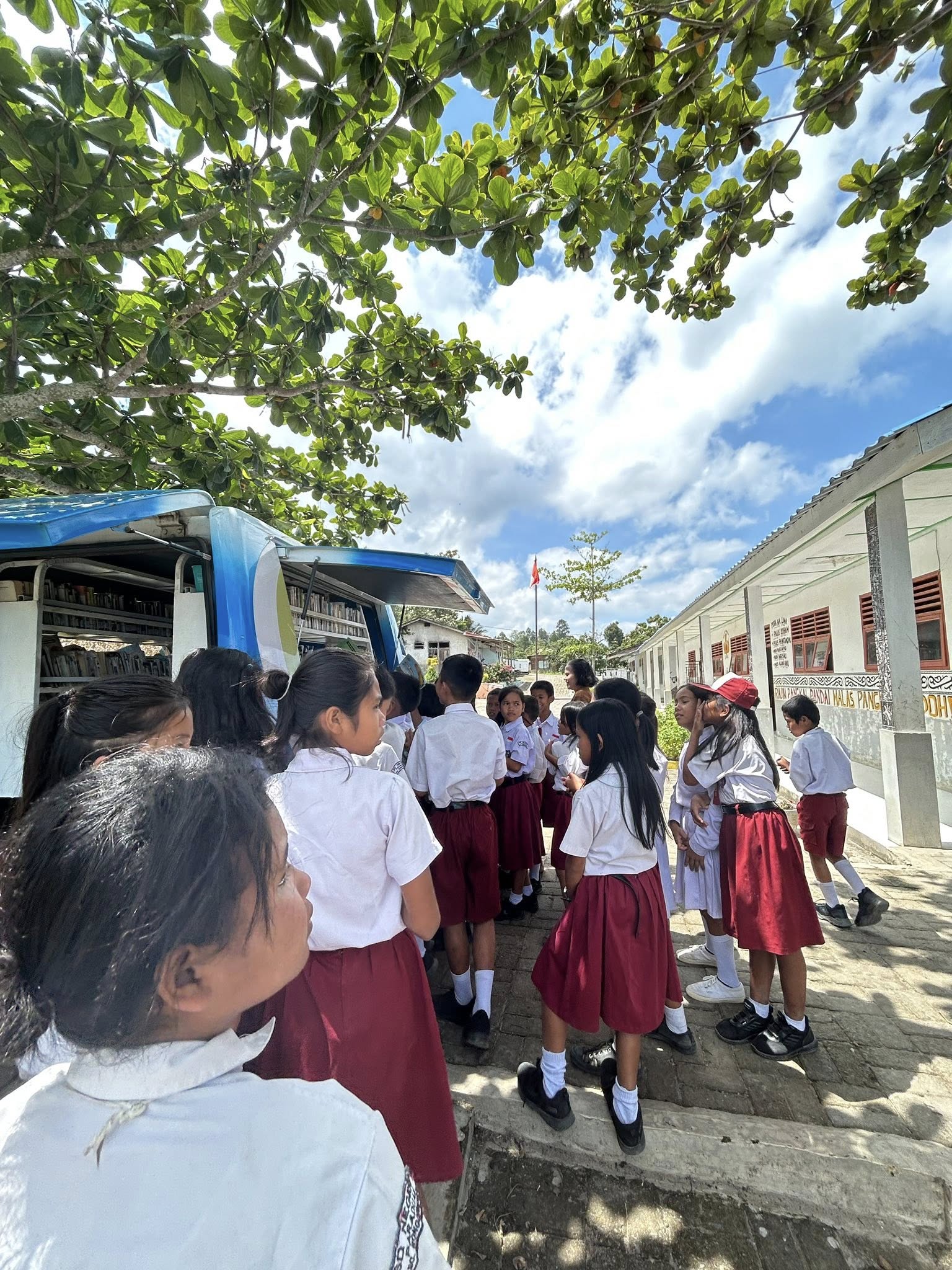 Today pelayanan di SD N 1 PARADUAN RONGGURNIHUTA