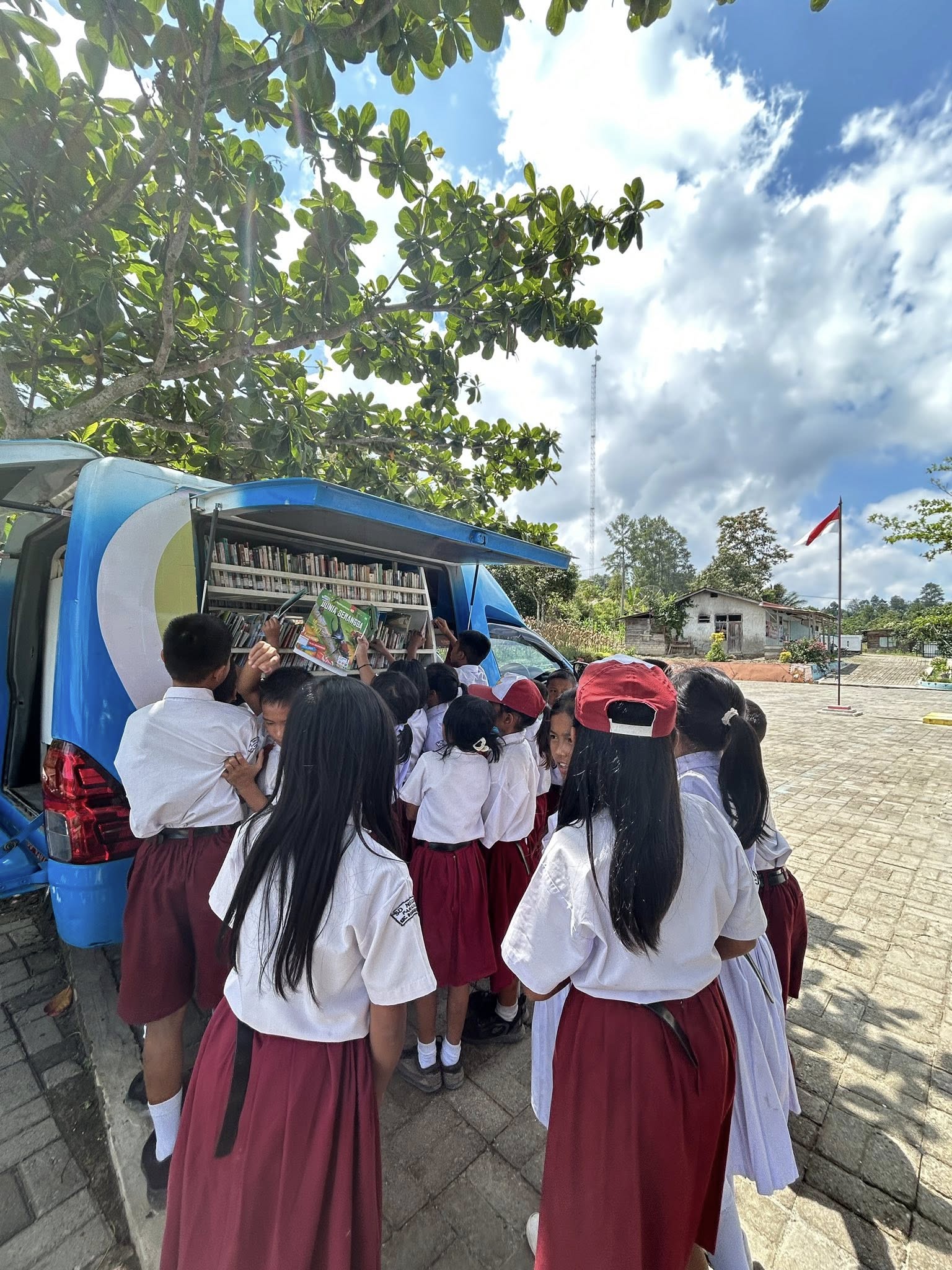 Today pelayanan di SD N 1 PARADUAN RONGGURNIHUTA